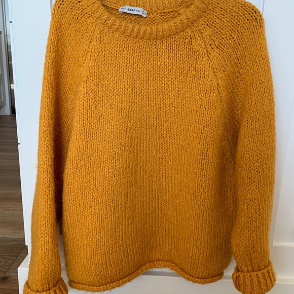 Zara Sweaters - Zara crew neck sweater